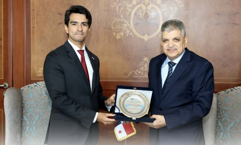 Suez Canal Authority Chairman Admiral Osama Rabie meets Panama's Ambassador Ricardo Isaza in Ismailia to discuss maritime cooperation.