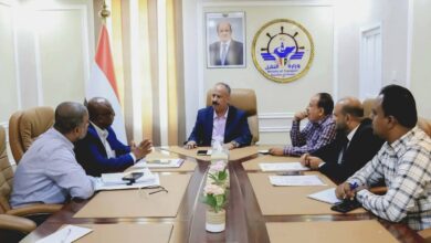 Yemen’s transport minister meets port and maritime officials in Aden to review Mukalla Port development projects and operational readiness.